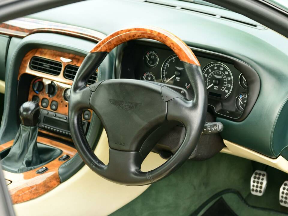 Image 26/50 of Aston Martin DB 7 Vantage (2000)