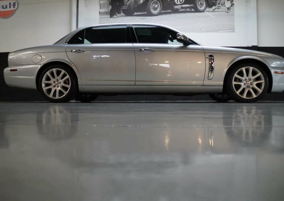 Bild 36/50 von Jaguar XJ 8 4.2 (2008)