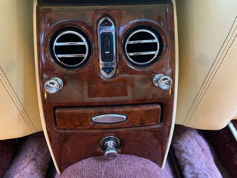 Image 38/50 of Bentley Arnage T (2002)