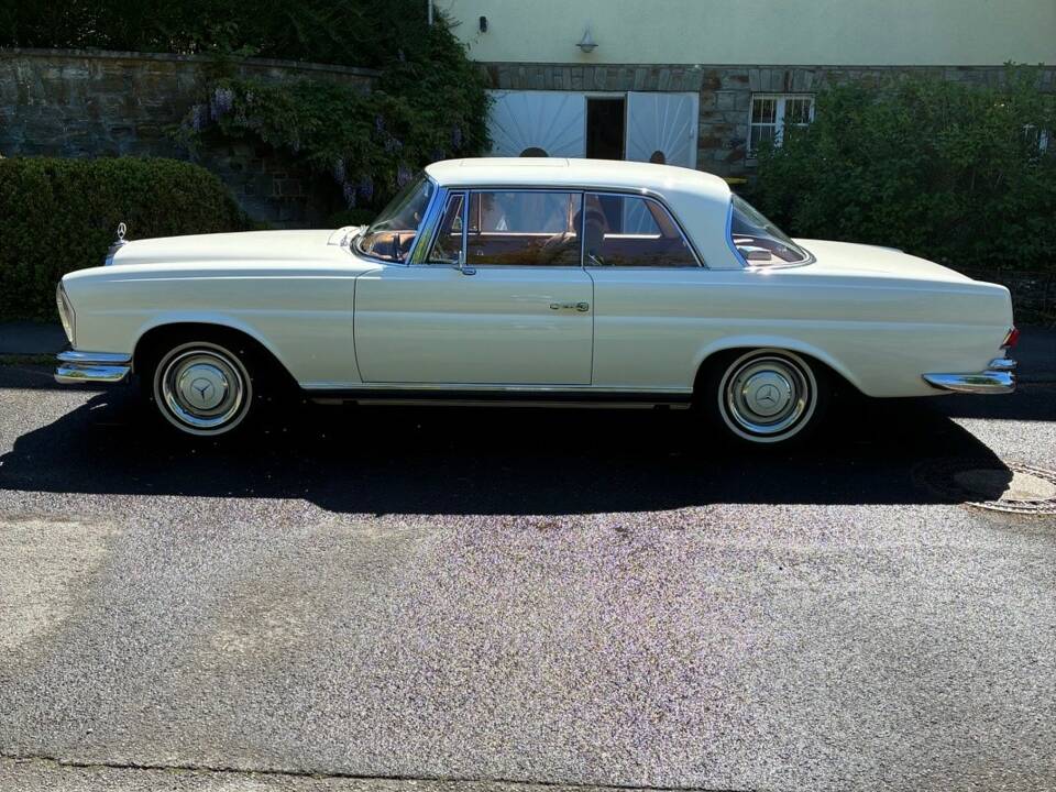 Image 4/19 of Mercedes-Benz 250 SE (1965)
