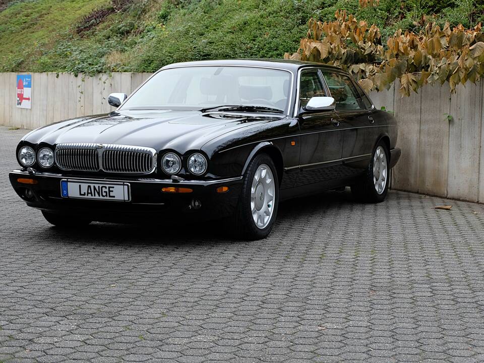 Image 4/60 de Daimler Super V8 (2000)