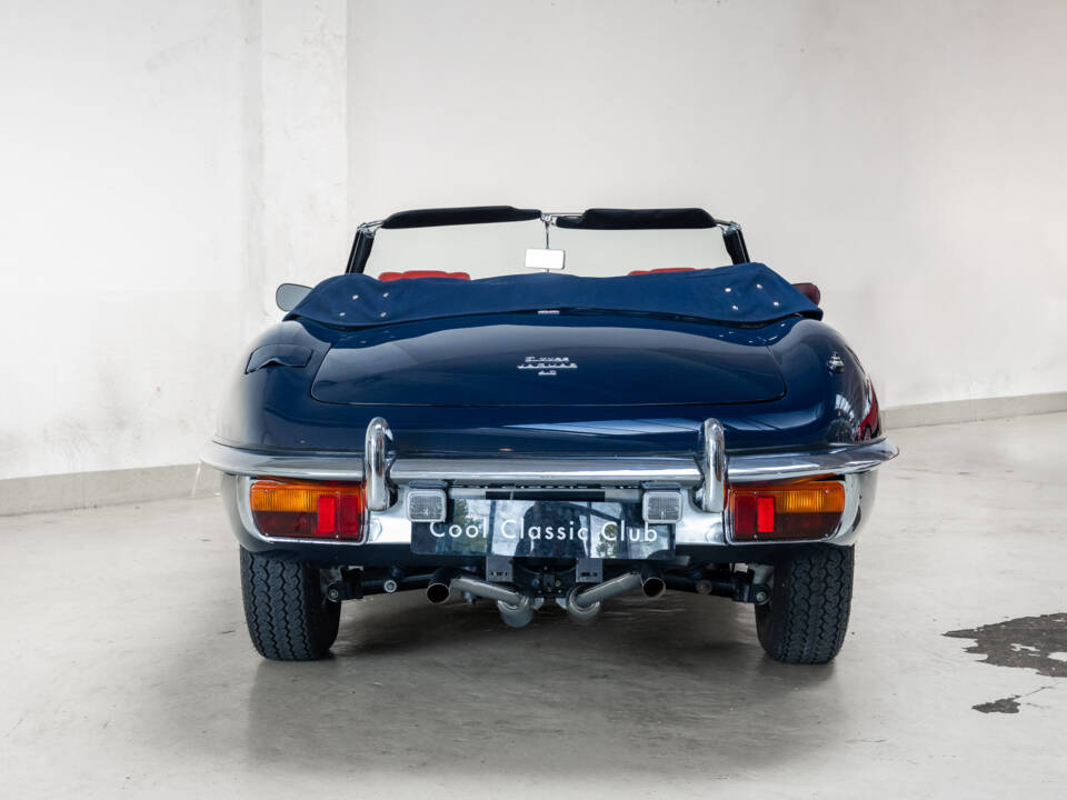Image 7/36 of Jaguar E-Type (1969)