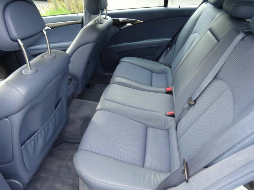 Image 17/25 of Mercedes-Benz E 200 Kompressor T (2004)