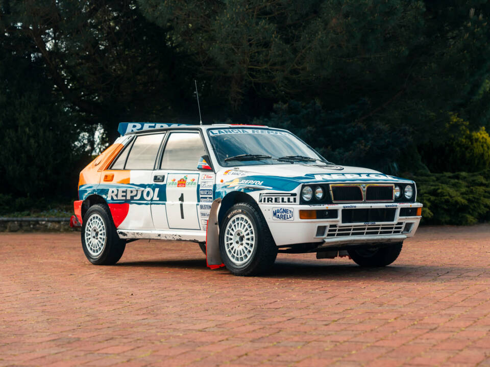 Image 3/28 of Lancia Delta HF Integrale Evoluzione I (1991)