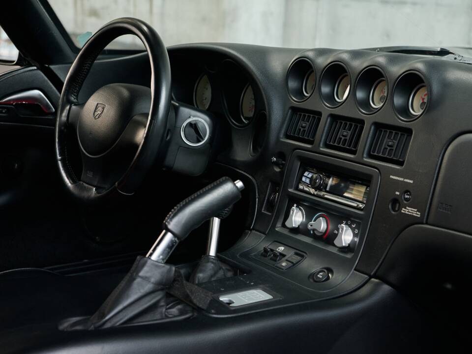 Image 50/50 of Dodge Viper GTS (2005)