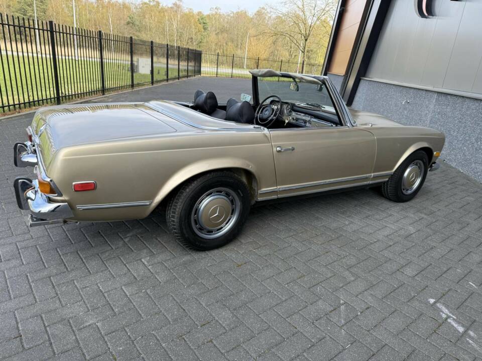 Image 9/49 de Mercedes-Benz 280 SL (1971)