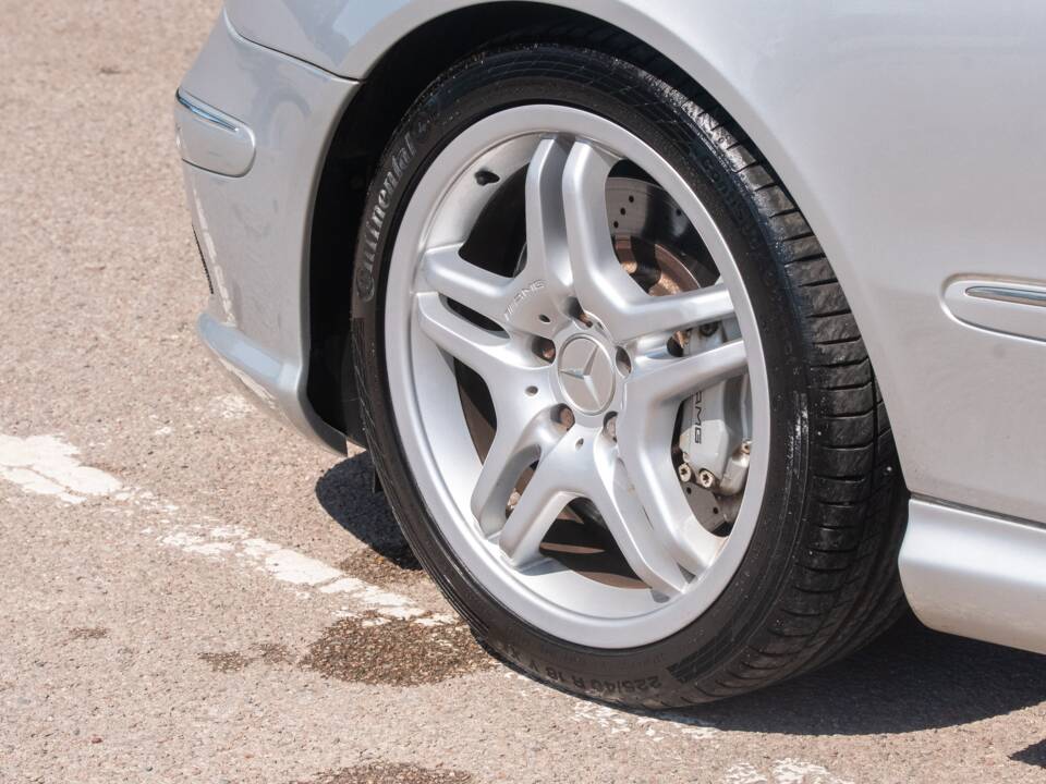 Image 31/50 of Mercedes-Benz CLK 55 AMG (2003)