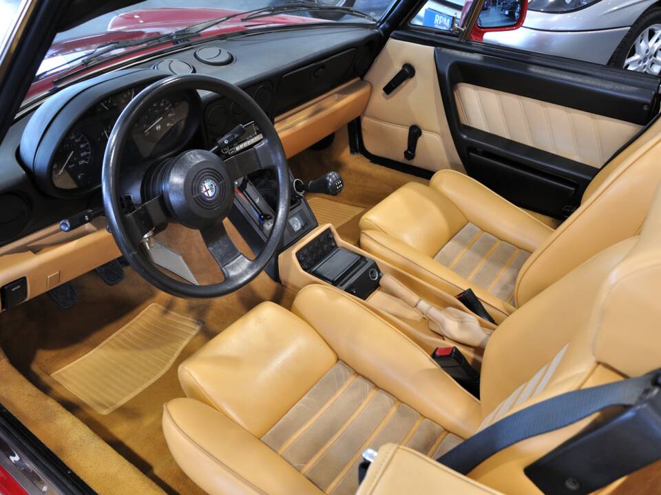 Imagen 26/30 de Alfa Romeo 1.6 Spider (1992)