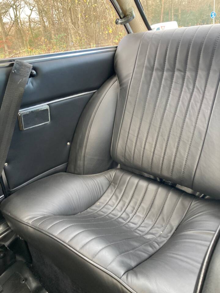 Image 8/15 of Alfa Romeo Giulia GT 1300 Junior (1971)