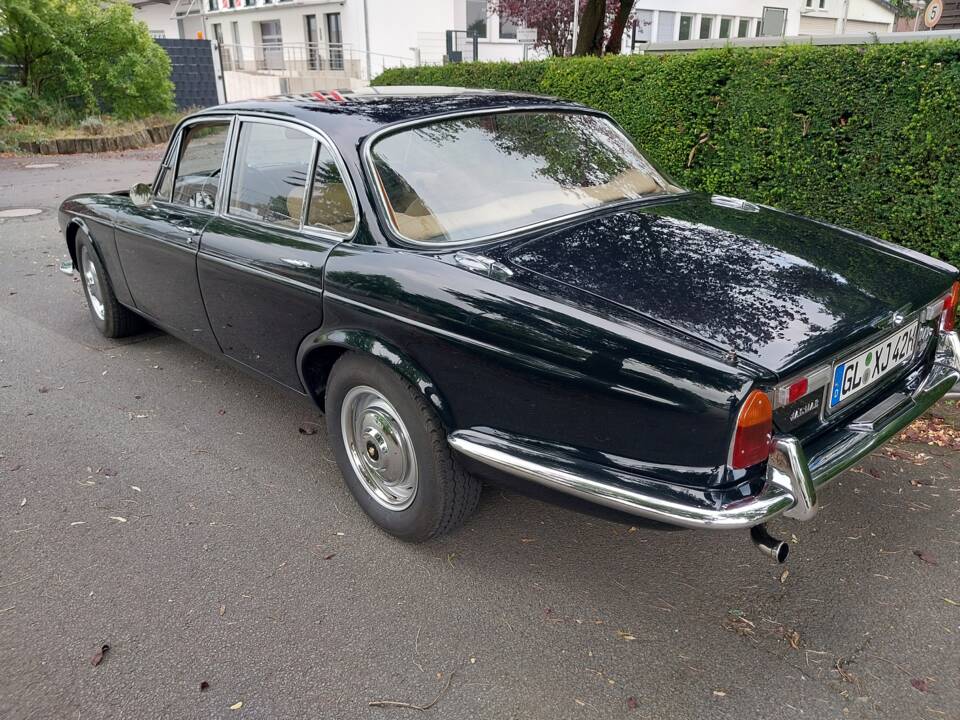 Image 4/22 de Jaguar XJ 6 4.2 (1971)