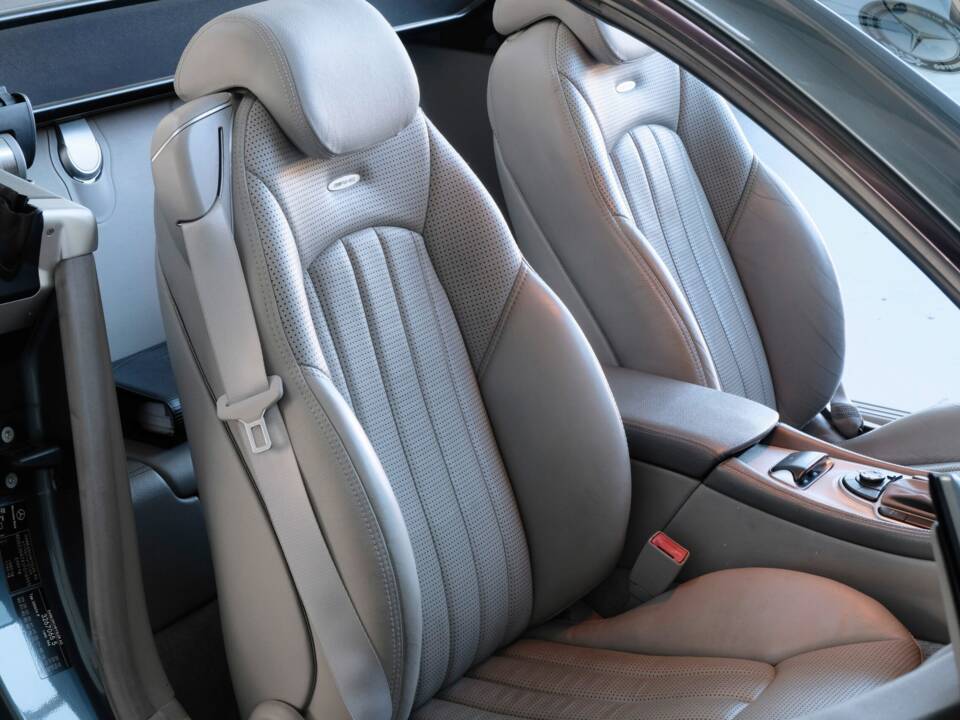 Bild 24/38 von Mercedes-Benz SL 55 AMG (2002)