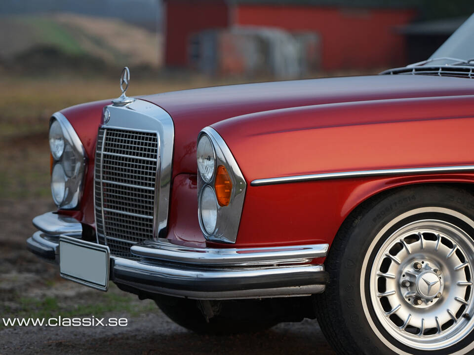 Image 18/21 of Mercedes-Benz 300 SEL 6.3 (1969)