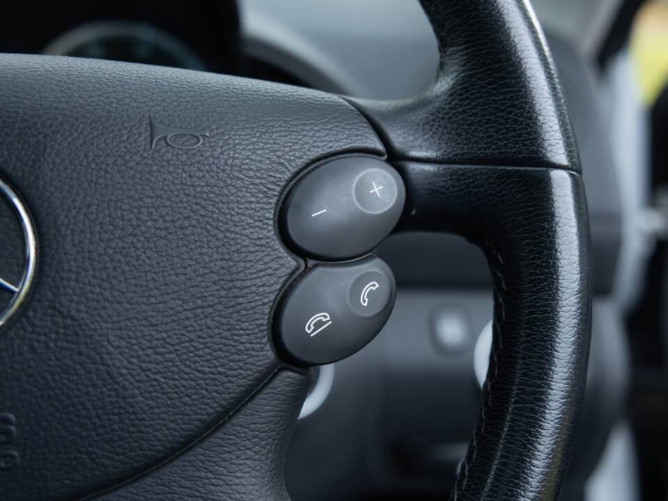 Image 20/41 of Mercedes-Benz SL 350 (2007)