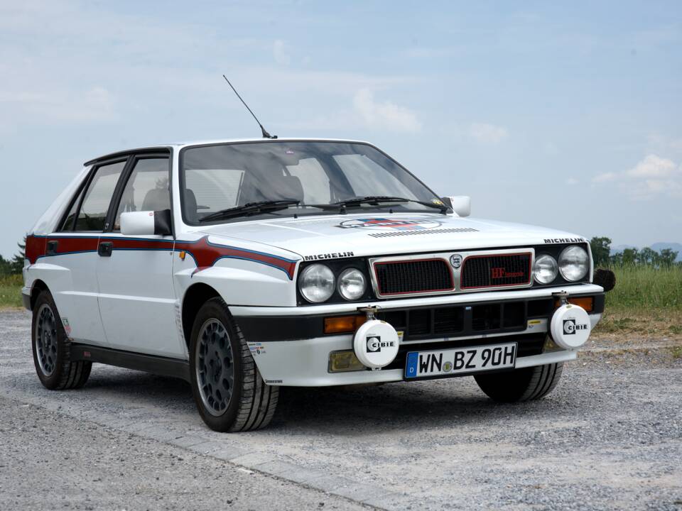 Image 4/47 of Lancia Delta HF Integrale (1988)