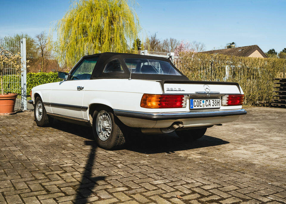 Image 7/8 of Mercedes-Benz 380 SL (1983)