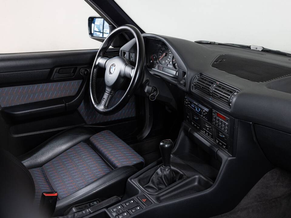 Bild 17/34 von BMW M5 (1993)