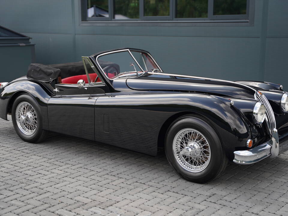 Image 31/50 of Jaguar XK 140 DHC (1956)