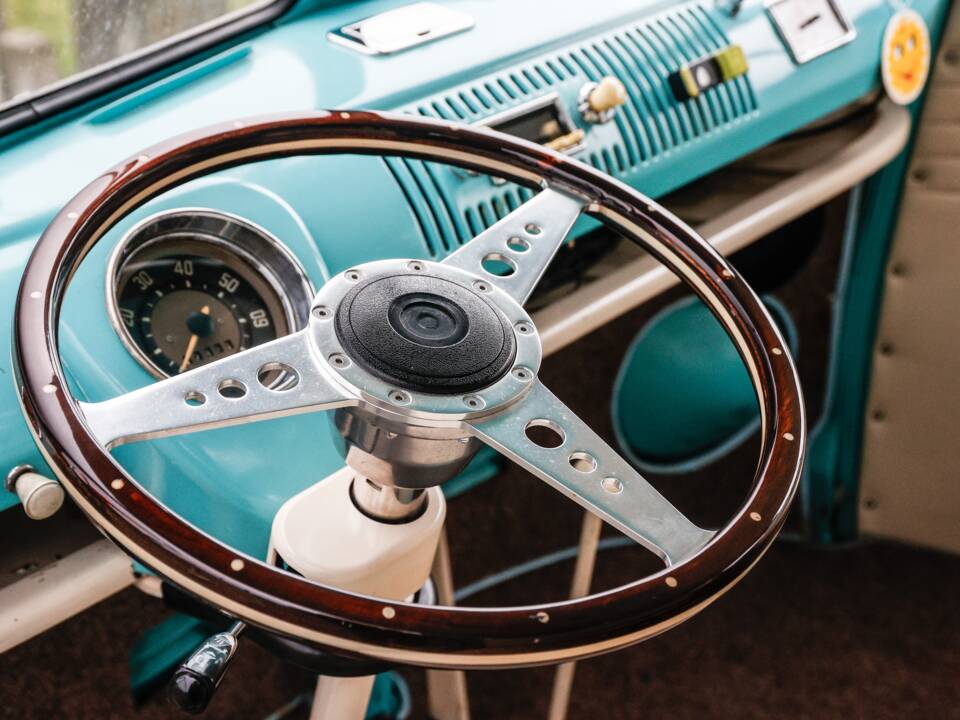 Image 23/40 of Volkswagen T2c Combi (1966)