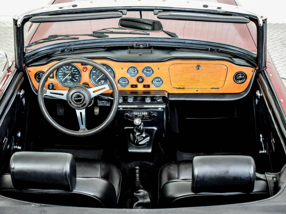 Image 7/50 de Triumph TR 6 (1974)