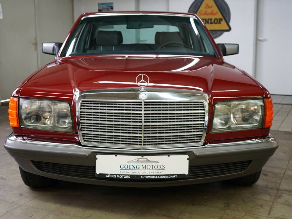 Immagine 6/42 di Mercedes-Benz 500 SEL (1982)