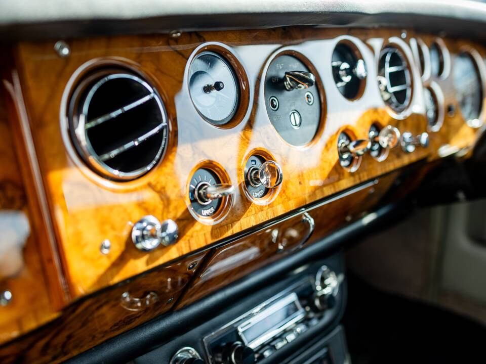 Image 47/50 of Rolls-Royce Silver Shadow I (1968)
