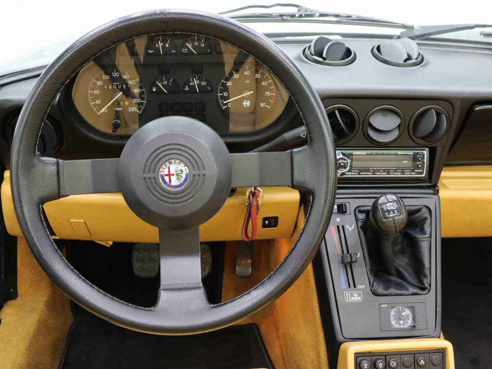 Imagen 15/38 de Alfa Romeo 2.0 Spider (1990)