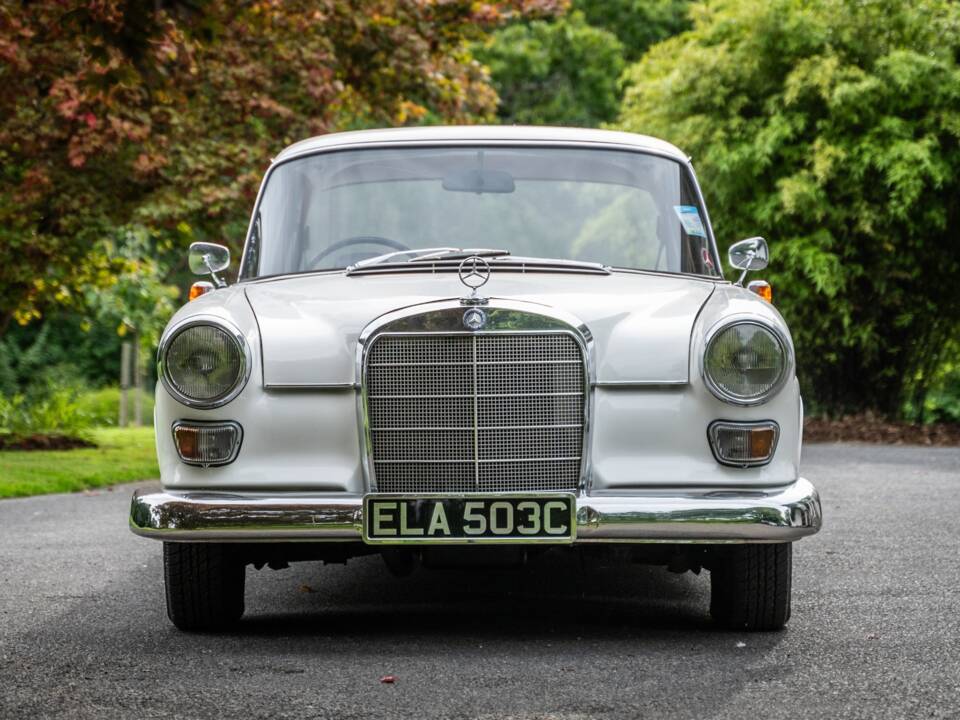 Image 6/35 of Mercedes-Benz 190 c (1965)