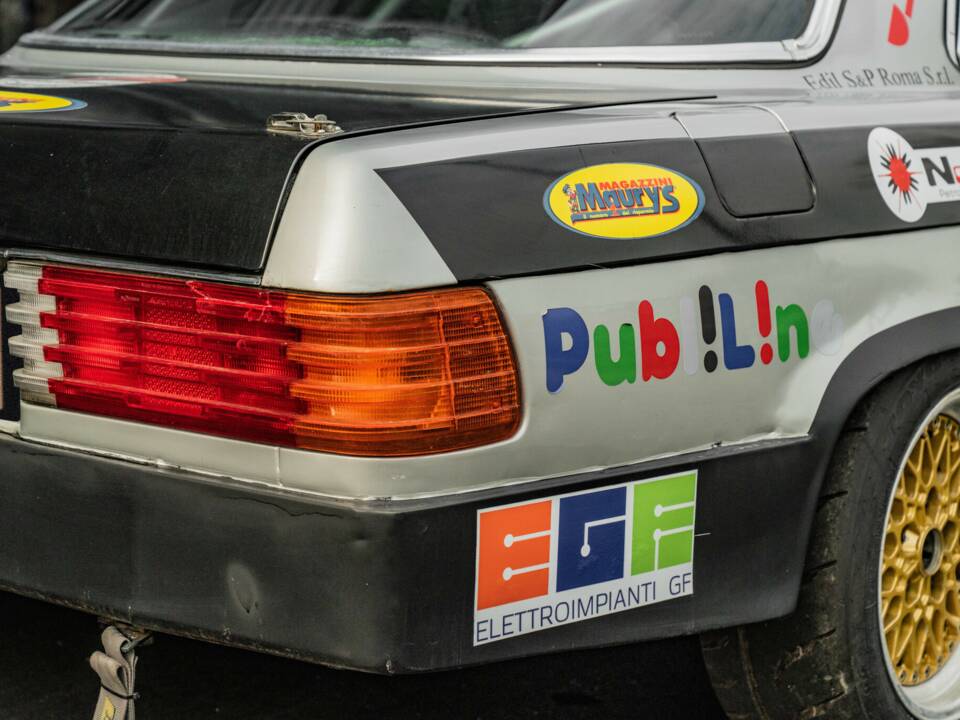 Image 11/40 of Mercedes-Benz 350 SLC (1973)