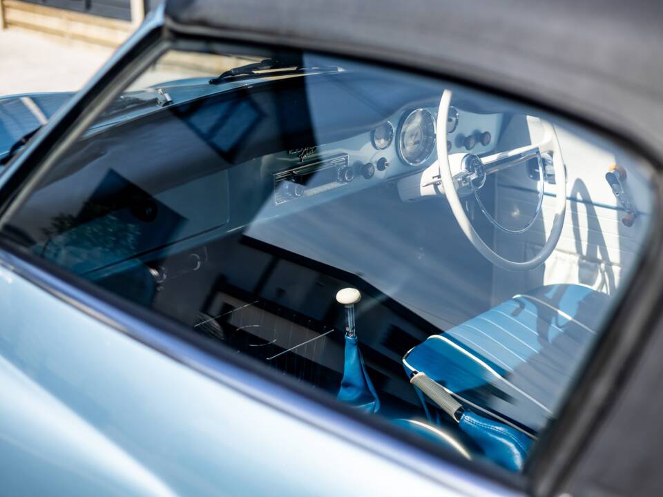 Image 32/50 of Volkswagen Karmann Ghia 1500 (1971)
