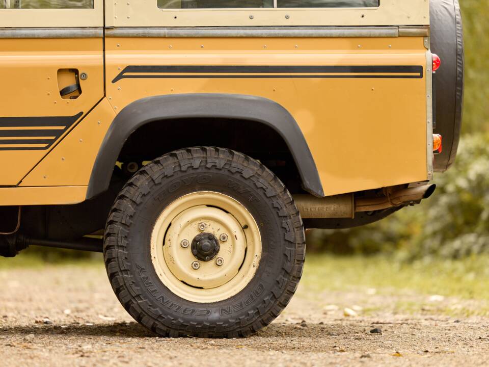 Image 7/42 of Land Rover 110 (1984)