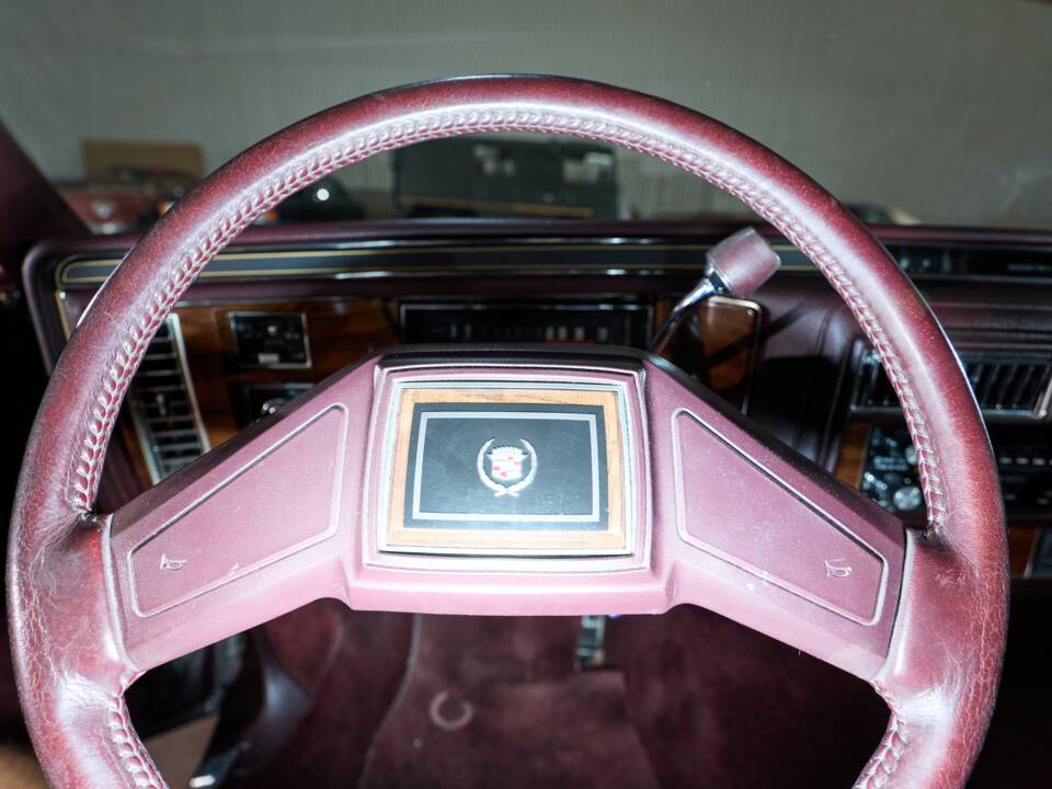 Image 38/58 of Cadillac Brougham Elegance (1988)