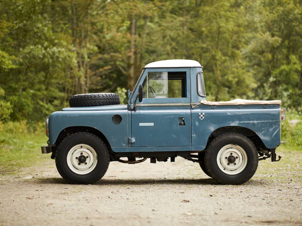 Image 7/50 of Land Rover 88 (1976)