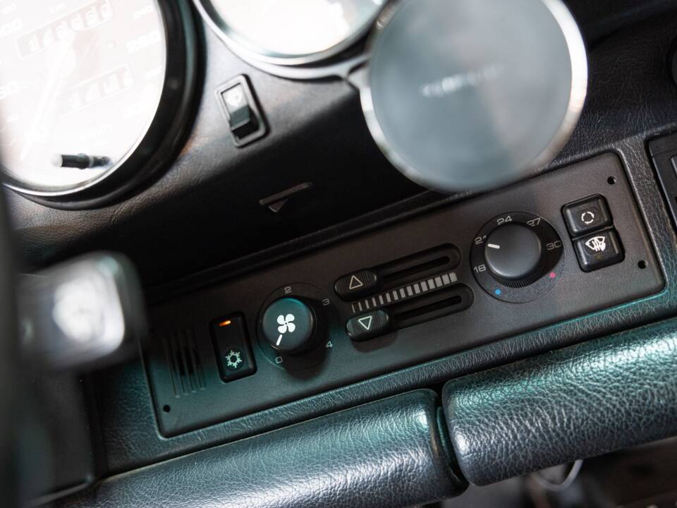 Bild 18/30 von Porsche 911 Carrera 4 (1990)
