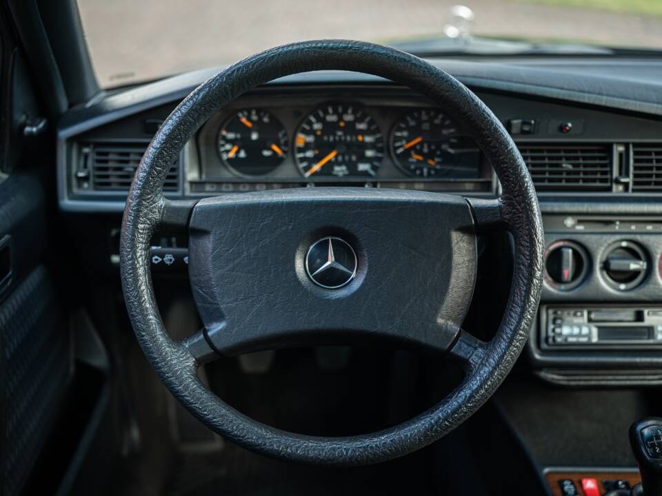 Immagine 23/73 di Mercedes-Benz 190 D 2.5 (1990)
