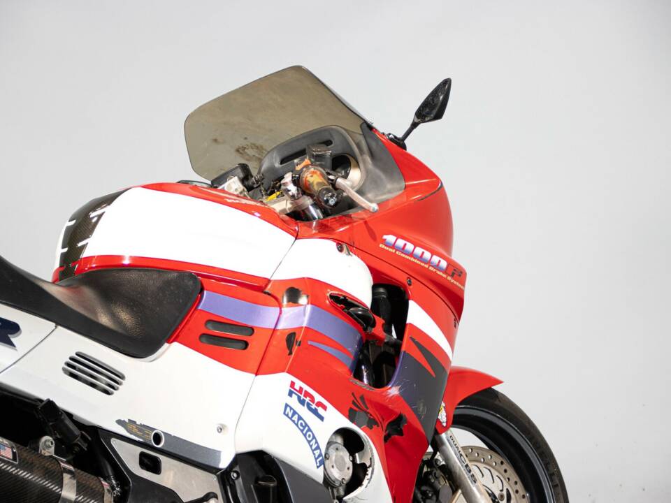 Immagine 23/49 di Honda CBR 1000 RR Fireblade (1995)