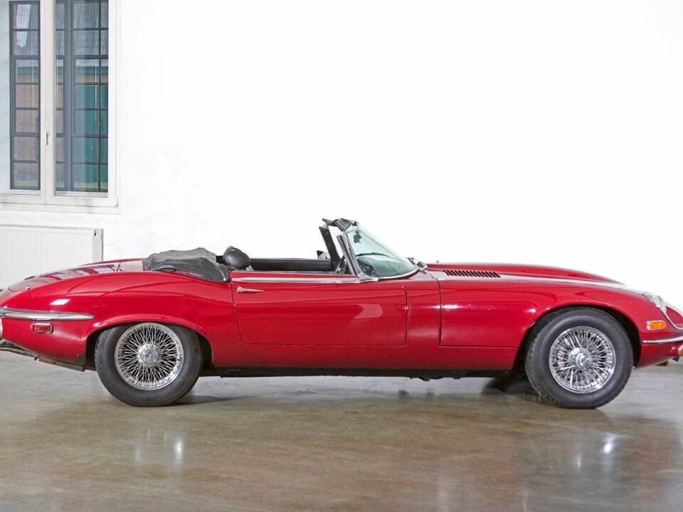 Image 3/19 de Jaguar Type E V12 (1974)