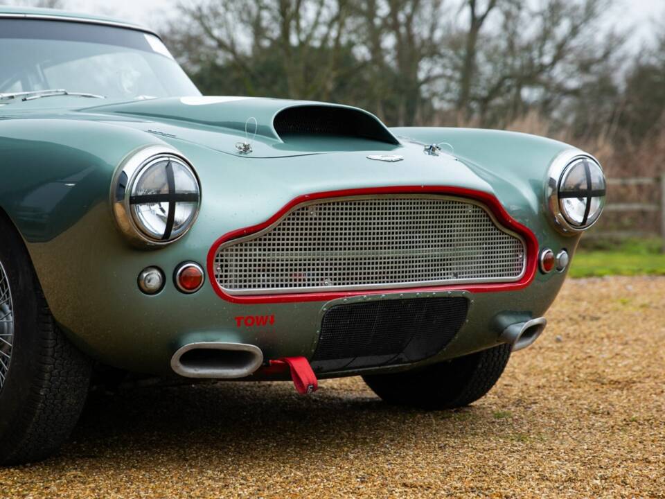 Image 40/50 de Aston Martin DB 4 Lightweight (1961)