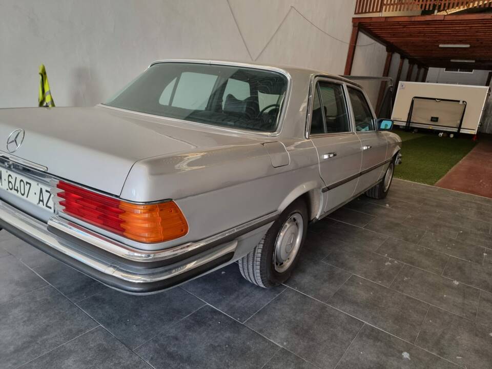 Image 5/8 of Mercedes-Benz 350 SE (1975)
