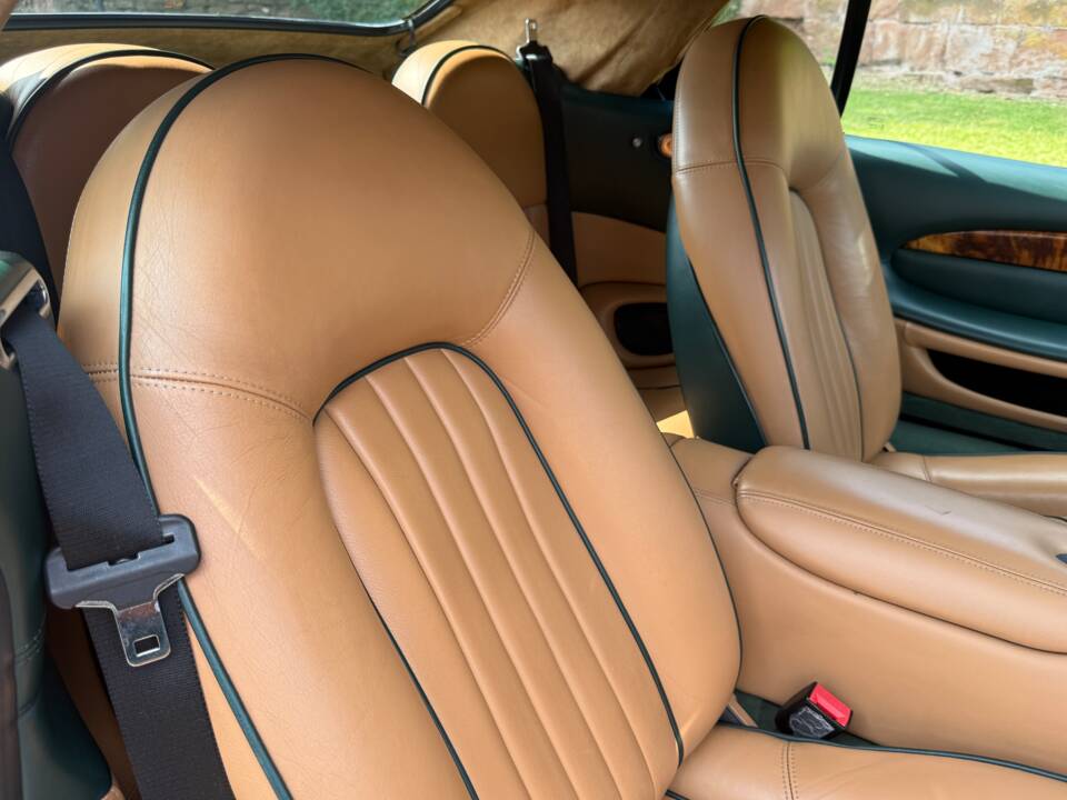 Immagine 18/19 di Aston Martin DB 7 Volante (1998)