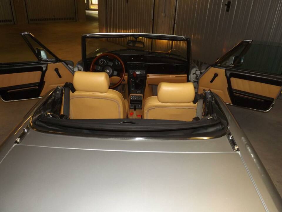 Bild 19/50 von Alfa Romeo 2.0 Spider (1992)