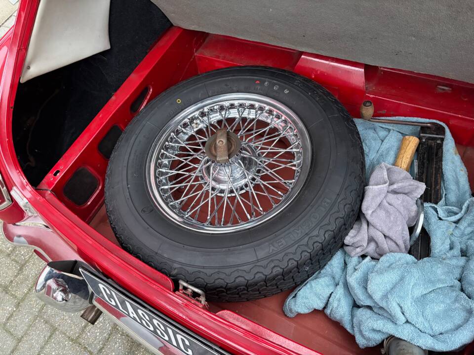 Image 14/23 of MG MGB GT (1968)