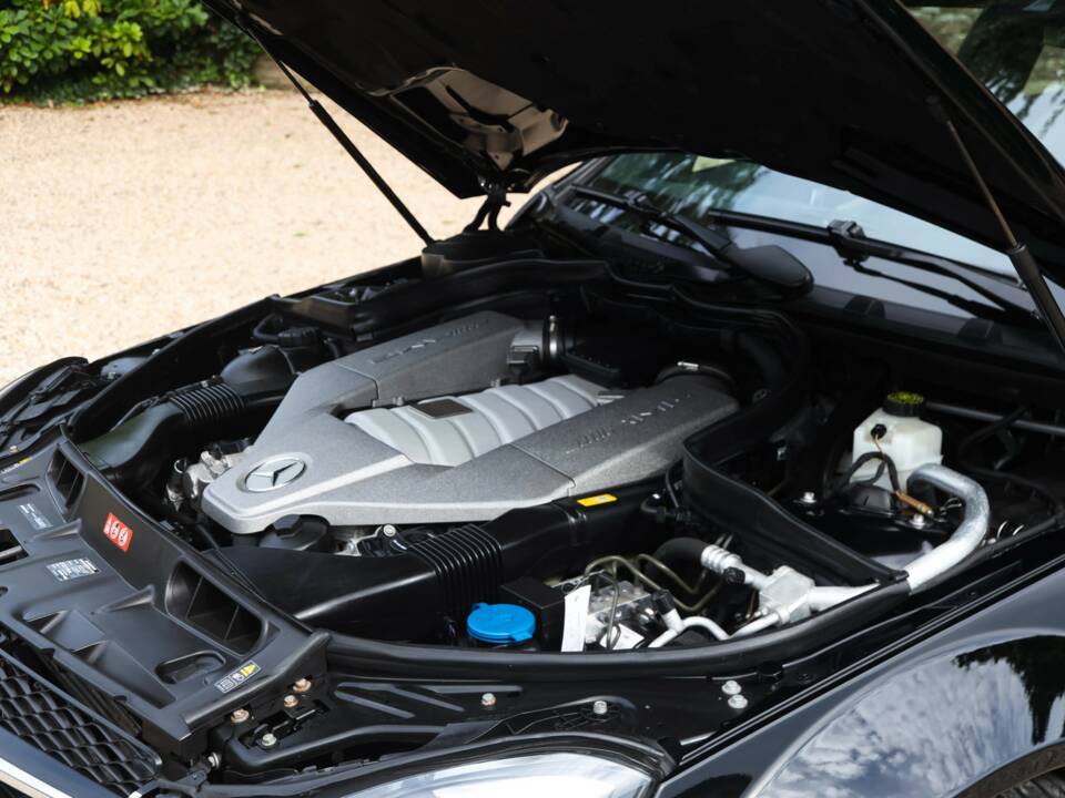 Image 17/50 of Mercedes-Benz C 63 AMG (2012)