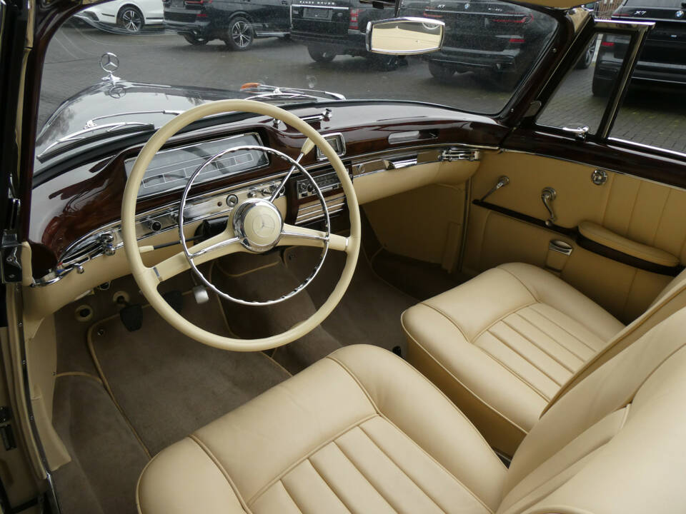 Image 8/27 of Mercedes-Benz 220 S Cabriolet (1957)