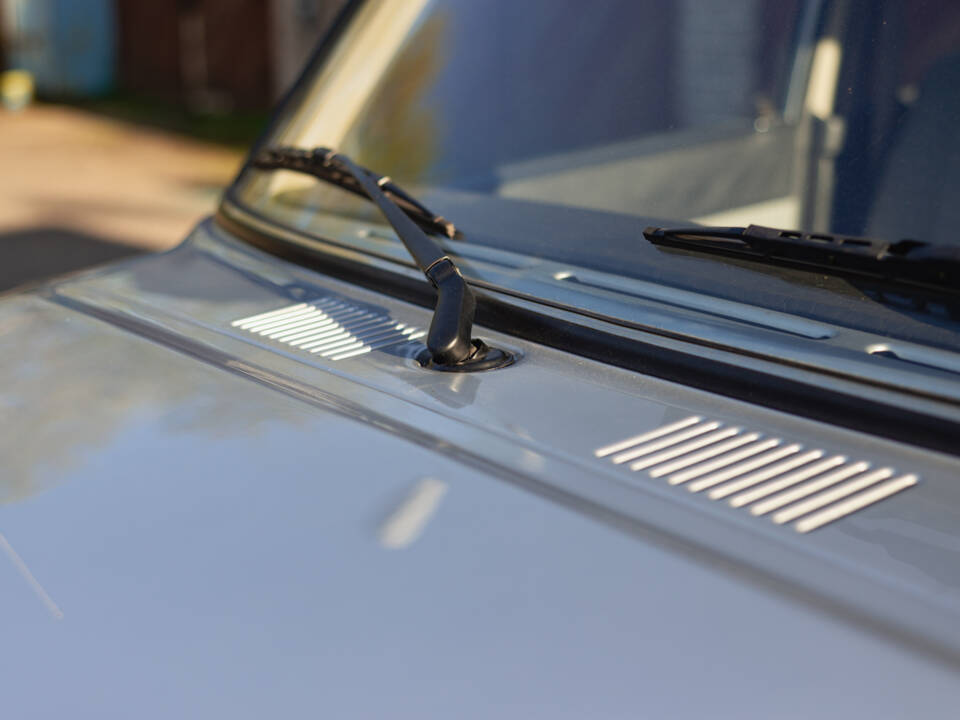Image 22/100 of Toyota Land Cruiser HJ61 GX (1987)