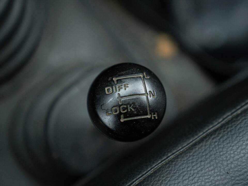 Image 40/50 of Land Rover 90 (1985)