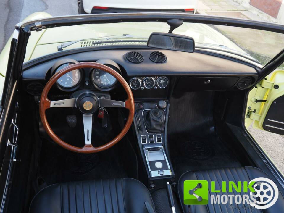Image 4/10 of Alfa Romeo 2000 Spider Veloce (1975)