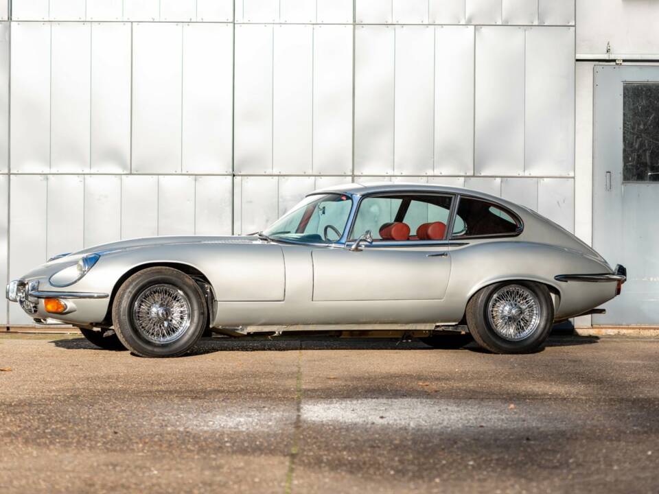 Bild 3/50 von Jaguar E-Type V12 (2+2) (1971)