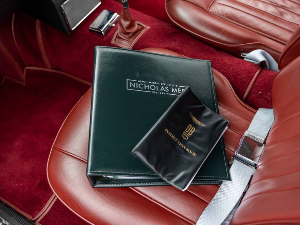 Immagine 34/74 di Aston Martin DB 5 Vantage (1964)