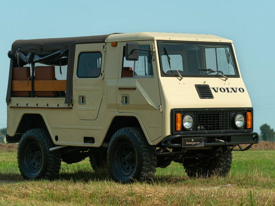 Image 2/50 of Volvo C 202 (1967)