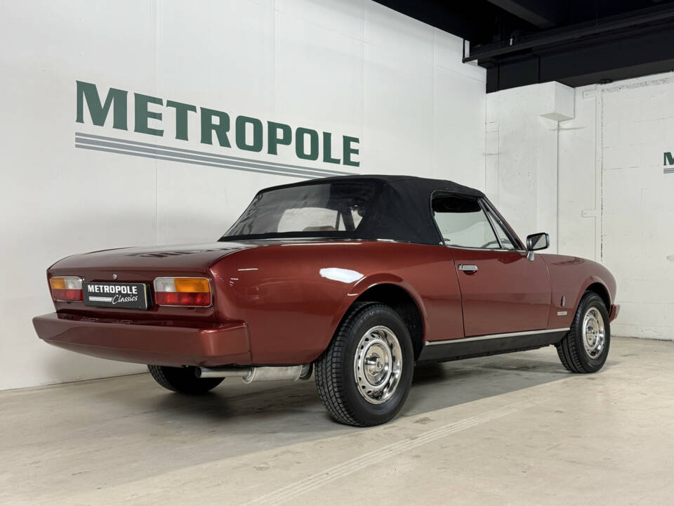 Image 21/25 of Peugeot 504 Convertible (1982)